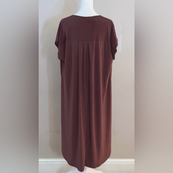 Blooms in the City Asymmetrical Tunic Tee - Picture 5 of 12